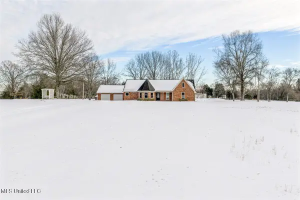 11815 Whispering Pines Drive, Olive Branch, MS 38654