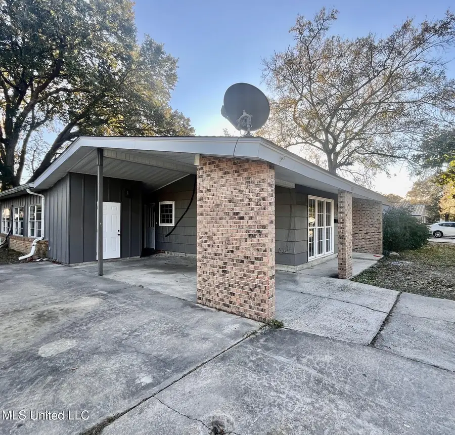 2304 Tucker Avenue, Pascagoula, MS 39567 - Image #2