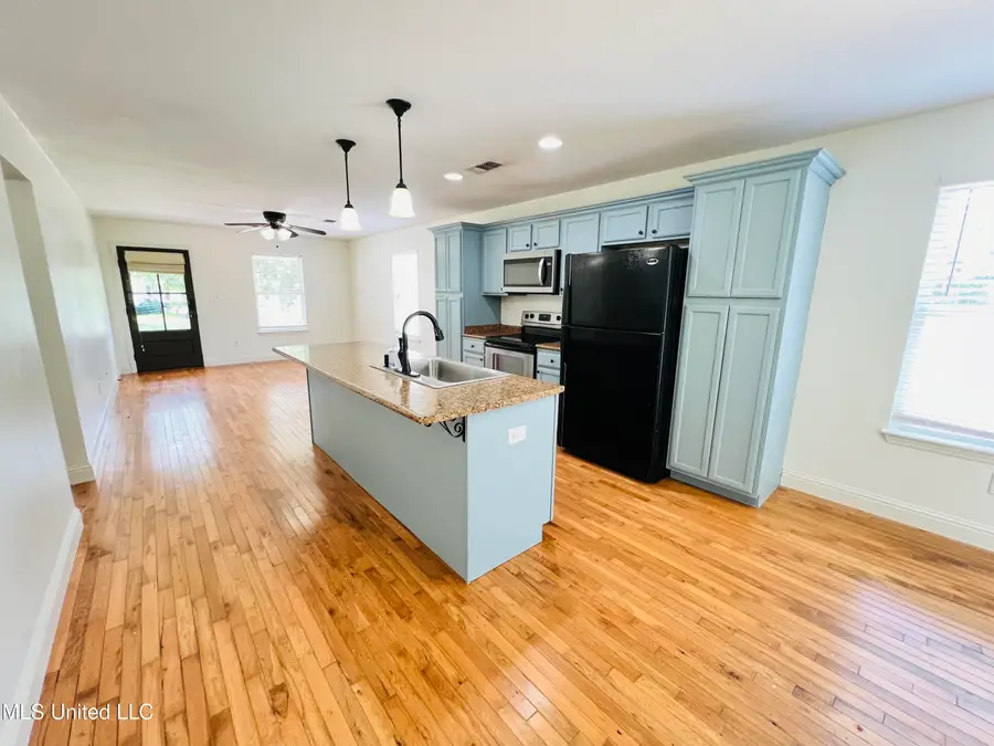 205 Jeff Davis Avenue, Waveland, MS 39576 - Image #2