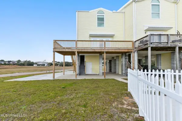 806 W Beach Boulevard, Long Beach, MS 39560