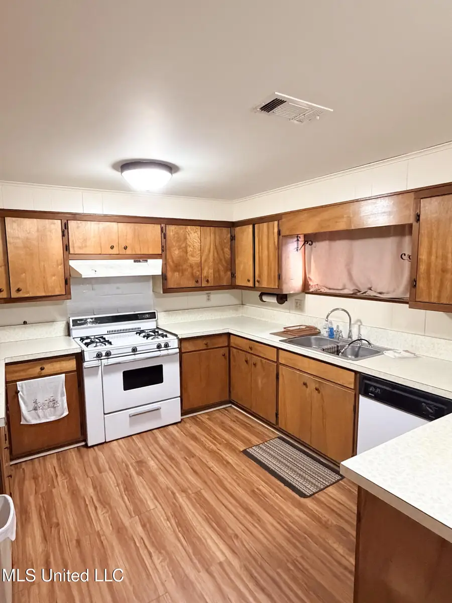 1607 N Jackson Street, Brookhaven, MS 39601 - #3