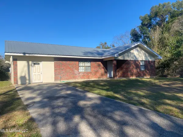 337 Saint George Street, Bay Saint Louis, MS 39520