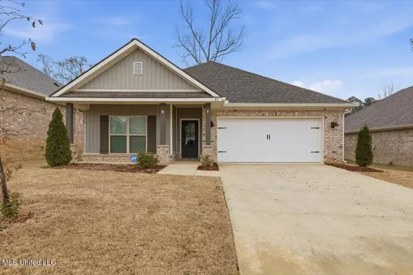 211 Serenity Lake Drive, Pearl, MS 39208