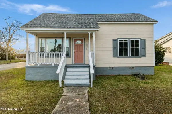 104 N 14th Avenue, Laurel, MS 39440