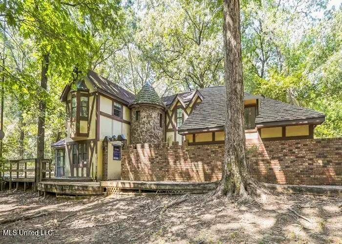215 Girl Scout Road, Grenada, MS 38901 - #1
