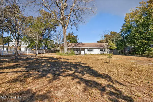 1592 E 2nd Street, Pass Christian, MS 39571