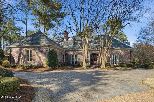 114 Meadowbrook North, Jackson, MS 39211