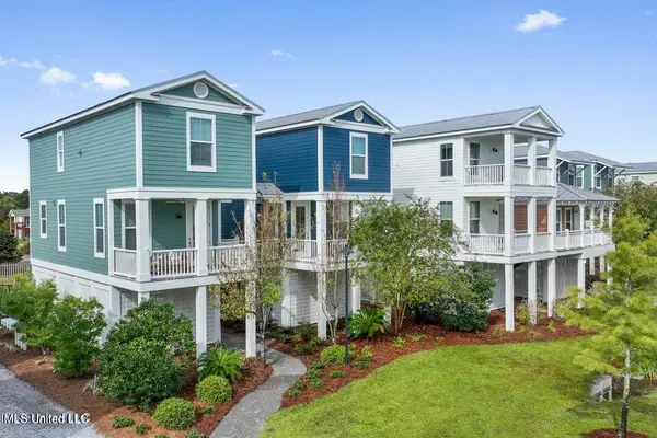 215 E 2nd Street, Pass Christian, MS 39571