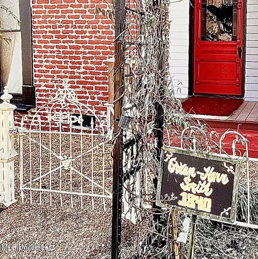 435 E College Avenue, Holly Springs, MS 38635 - #3