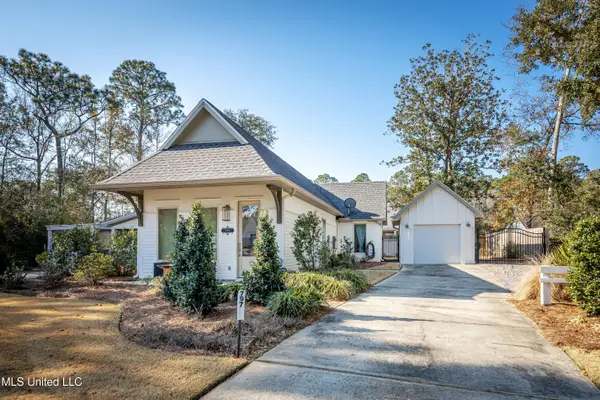 797 Peach Street, Ocean Springs, MS 39564