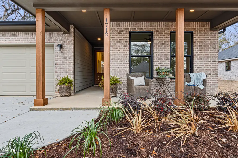 1712 Pelican Avenue, Ocean Springs, MS 39564 - #3