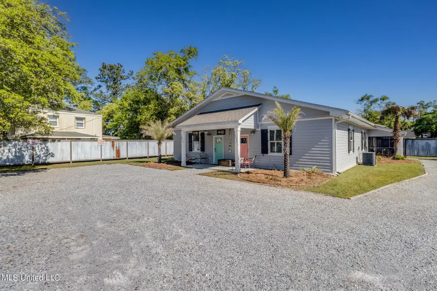 421 Carroll Avenue, Bay Saint Louis, MS 39520 - #2