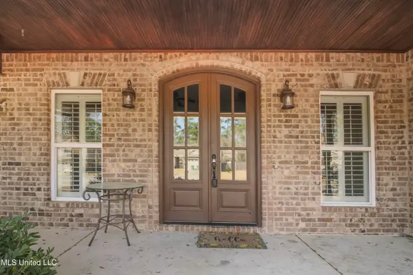 1100 Meadowlark Cove, Ocean Springs, MS 39564