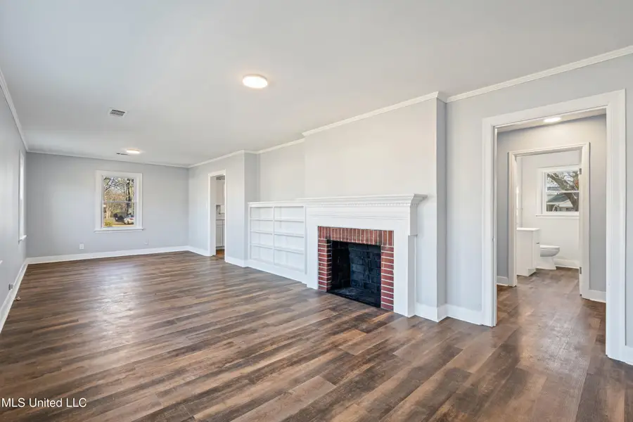 210 West Street, Batesville, MS 38606 - #2