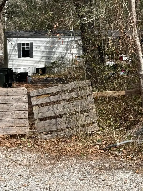 18122 Robin Oaks Drive, Gulfport, MS 39503