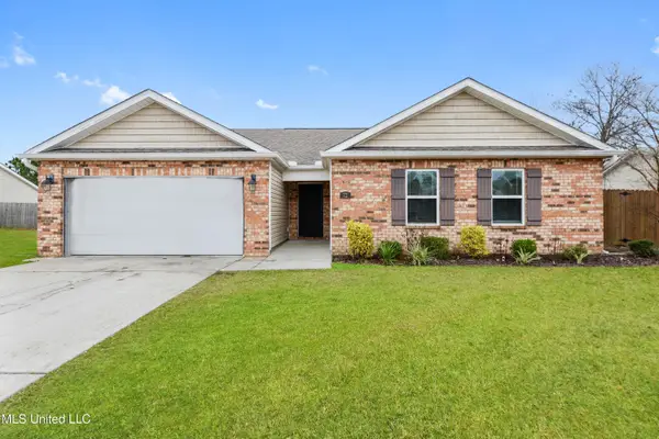 72 Whisperwood Lane, Ocean Springs, MS 39564