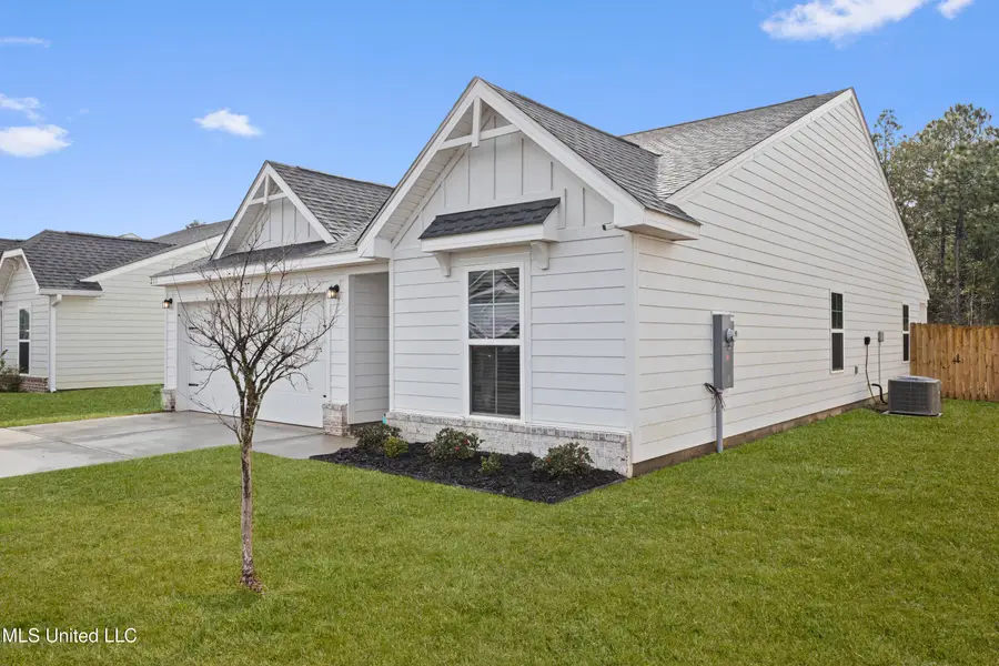 211 Savannah Gardens Road, Ocean Springs, MS 39564 - #3