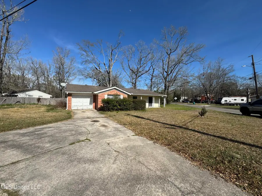309 S Steele Avenue, Picayune, MS 39466 - #3