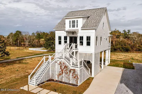 112 Cedar Avenue, Pass Christian, MS 39571