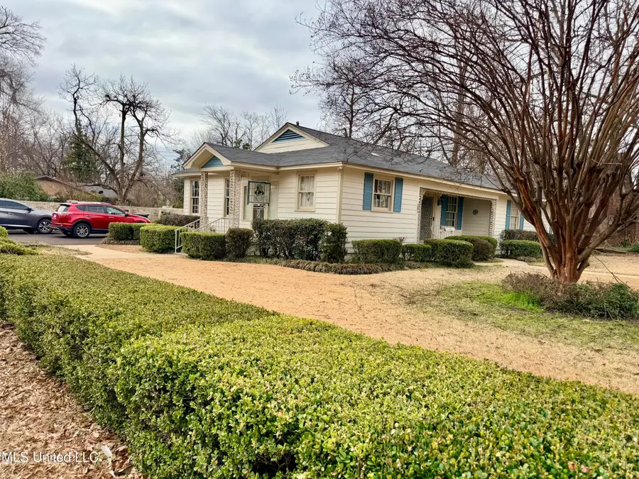 301 W Harding Avenue, Greenwood, MS 38930 - #2