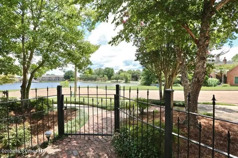 22 Autumn Hill Court, Jackson, MS 39211 - #3