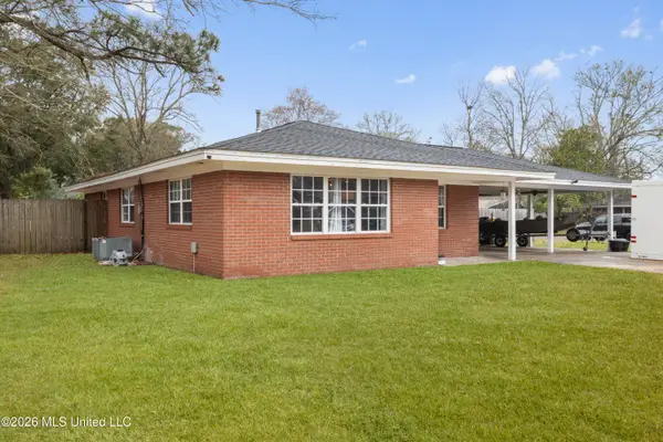 6321 Chaucer Drive, Ocean Springs, MS 39564