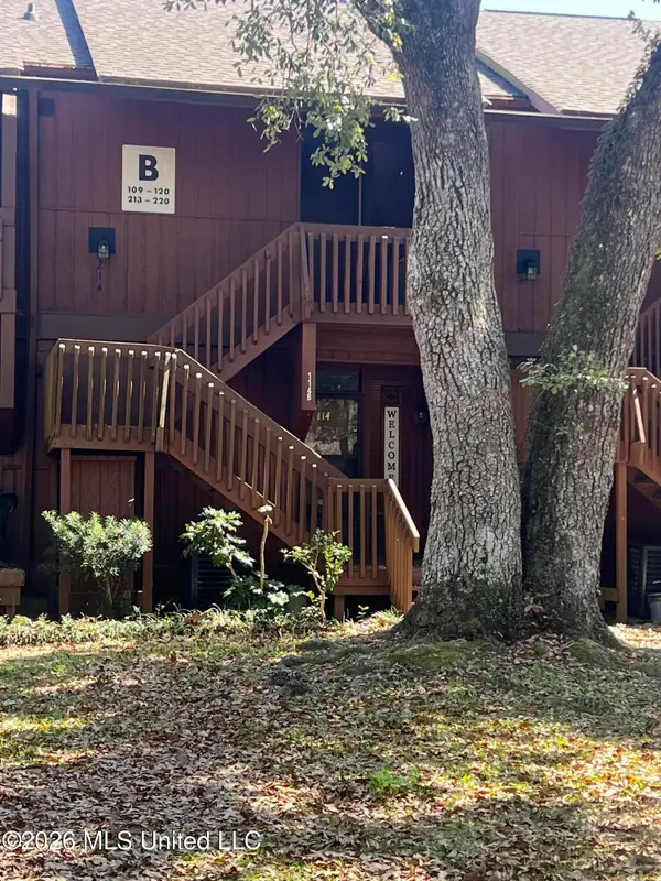 114 Lakeside Villa, Diamondhead, MS 39525