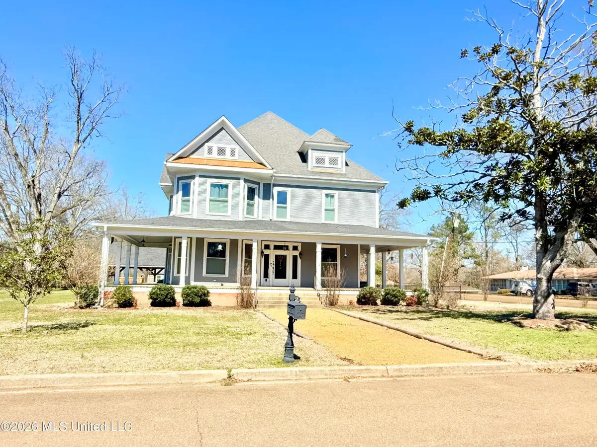 318 W Chestnut Street, Charleston, MS 38921 - #1