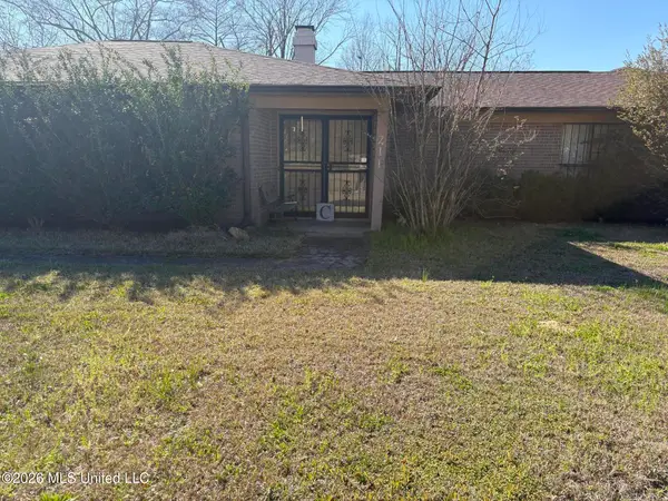 211 Swan Lake Drive, Jackson, MS 39212