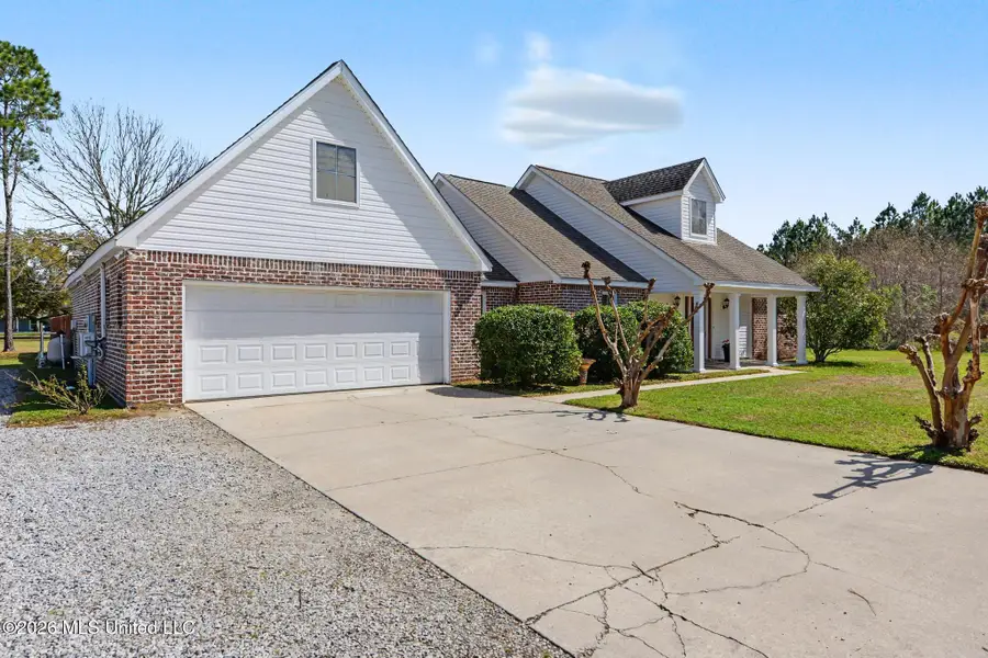 628 N Central Avenue, Waveland, MS 39576 - #2