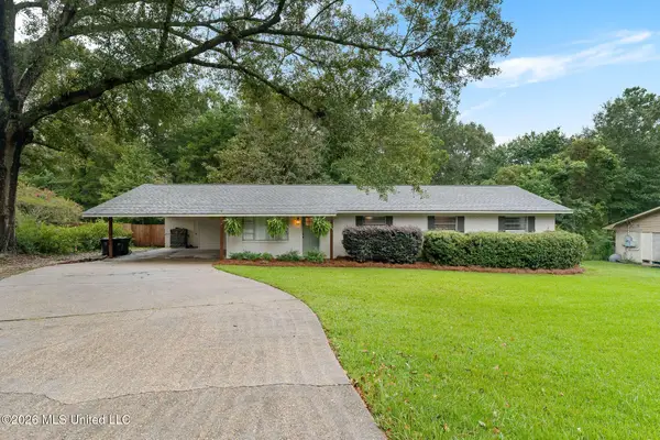202 Pinehills Drive, Hattiesburg, MS 39402