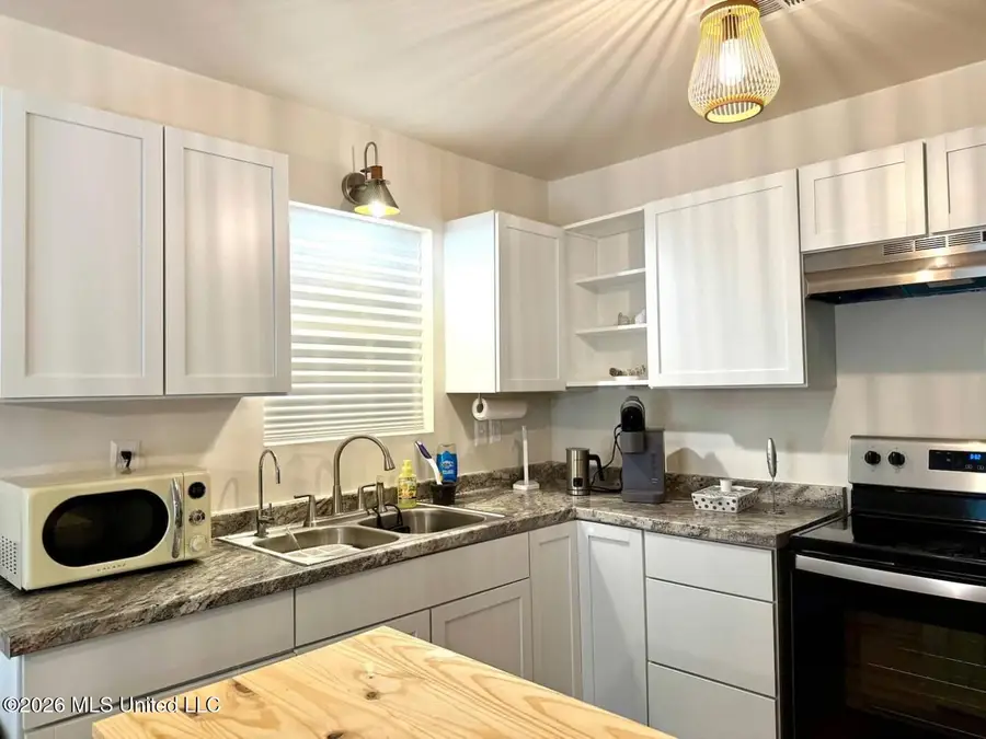 828 Lemon Street, Ocean Springs, MS 39564 - #3