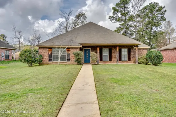 125 Whispering Oaks Crossing, Pearl, MS 39208