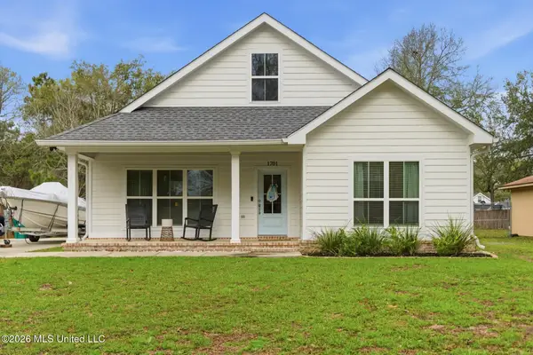 1701 S 2nd Street, Ocean Springs, MS 39564