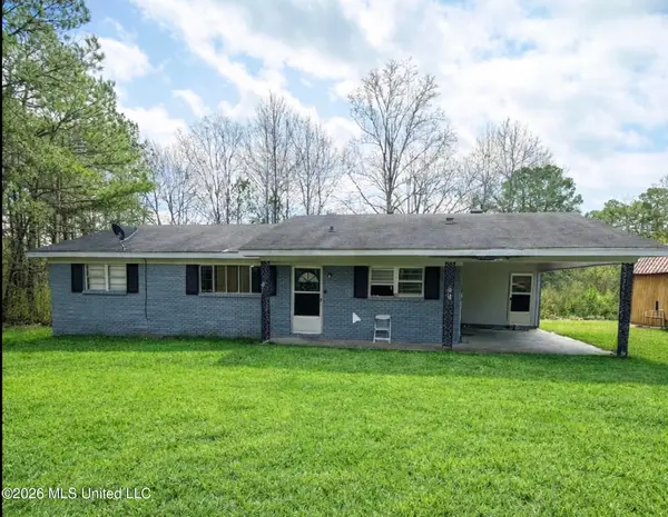 11 Center Street, Bay Springs, MS 39422