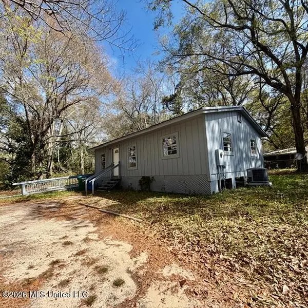 2708 E 24th Street, Pascagoula, MS 39581