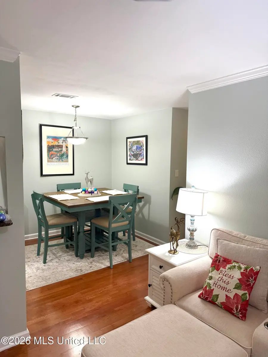 2421 Beachview Drive, Ocean Springs, MS 39564 - #3