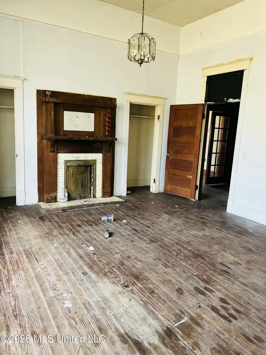 311 N Wells Street, Kosciusko, MS 39090 - #3