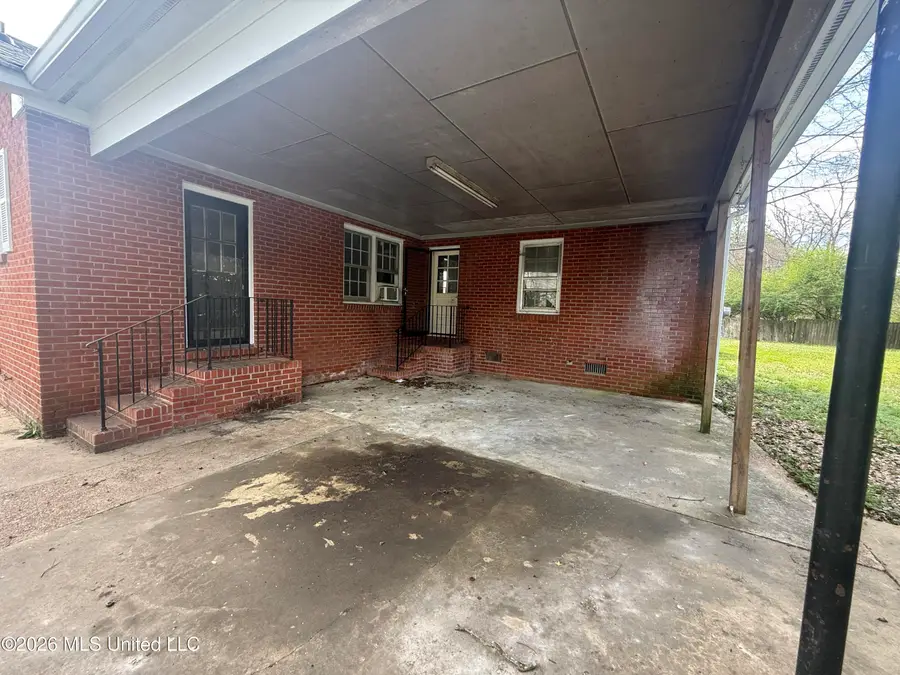354 Walthall Street, Grenada, MS 38901 - #3