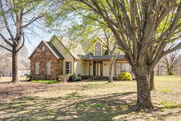 440 Blue Lake Drive, Lake Cormorant, MS 38641