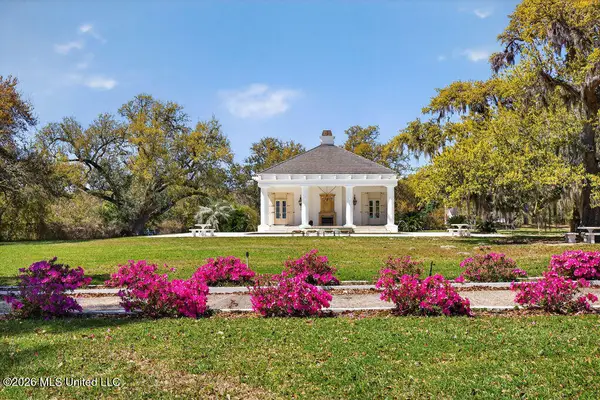 922 S Beach Boulevard, Bay Saint Louis, MS 39520