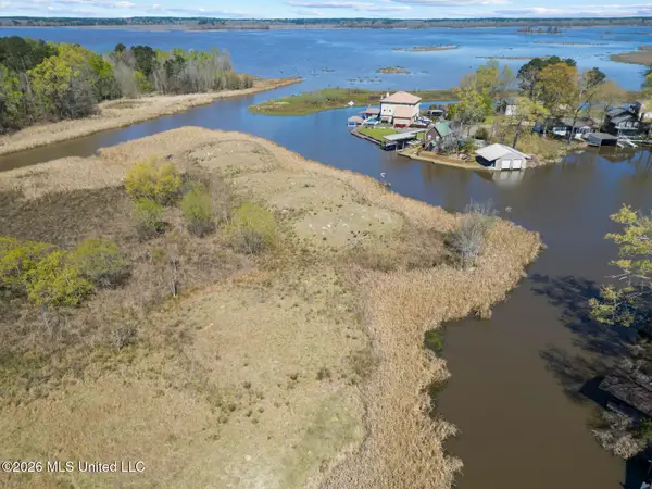 355 Lake Harbor Road, Brandon, MS 39047