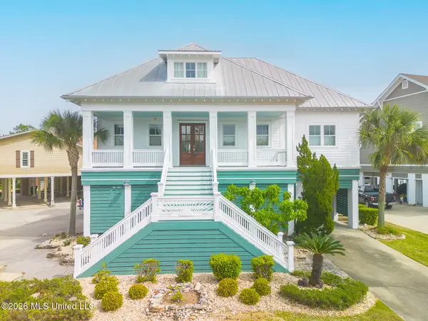 66 Bayou Circle, Gulfport, MS 39507