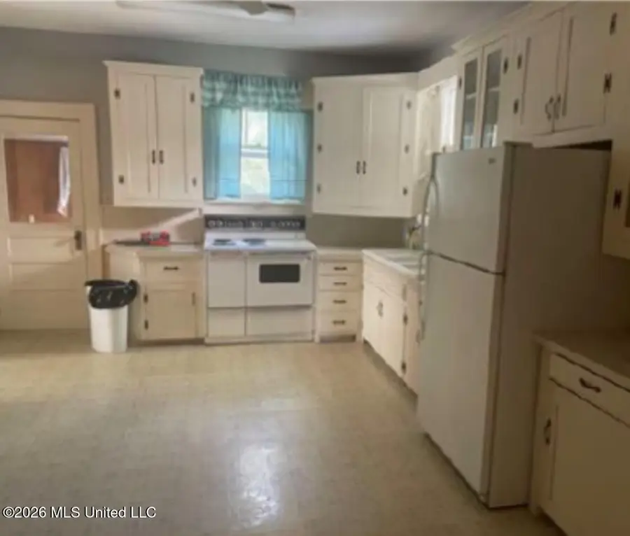 404 W Jefferson Avenue, Greenwood, MS 38930 - #2