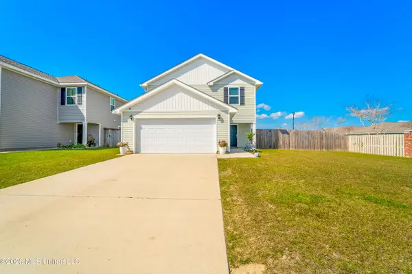 2121 Beauvoir Street, Ocean Springs, MS 39564