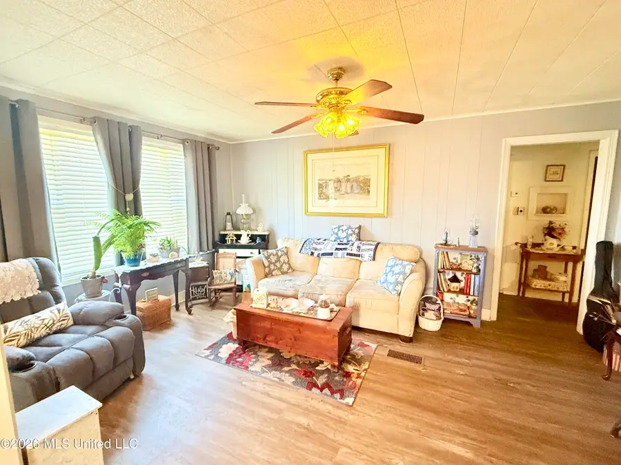 2221 Long Street, Grenada, MS 38901 - #2