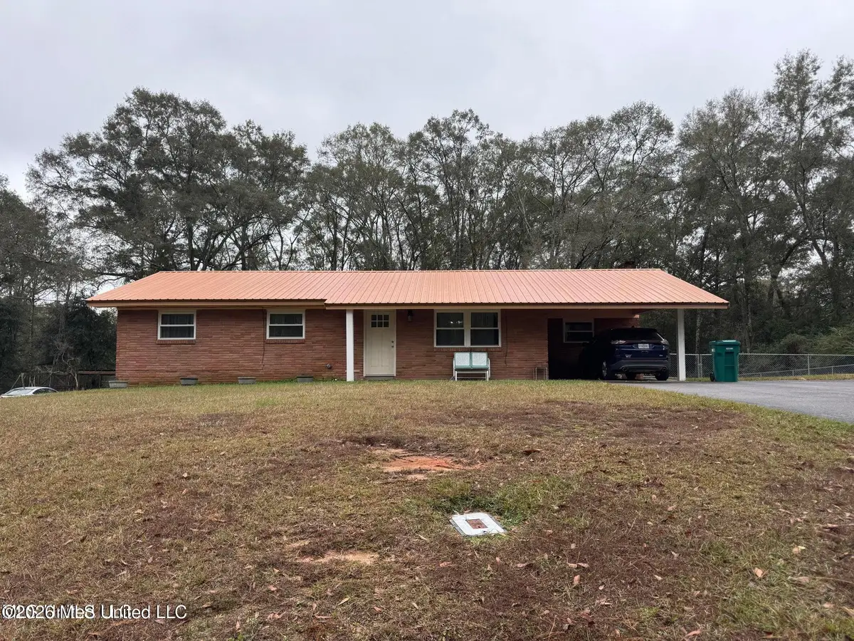 916 E College Avenue, Wiggins, MS 39577 - #1