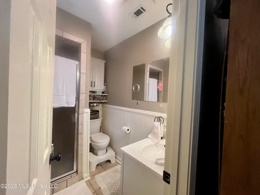 213 Georgia Street, Batesville, MS 38606 - #2