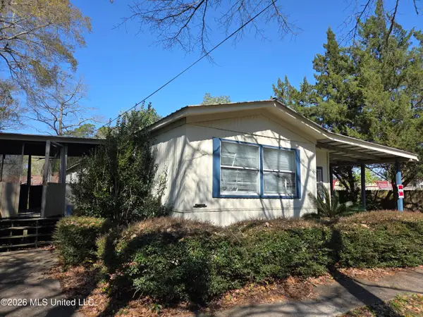 2517 N 9th Street, Ocean Springs, MS 39564