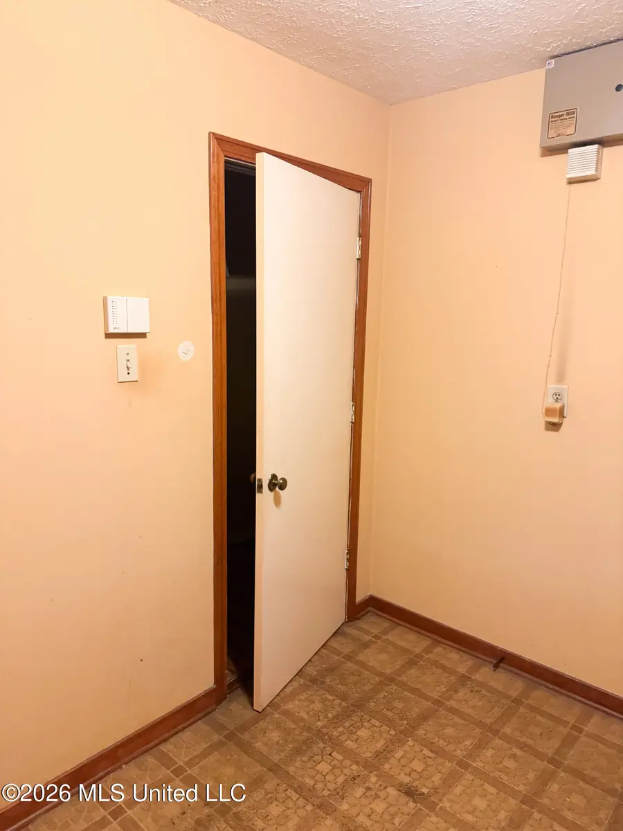 512 Cedarwood Drive, Jackson, MS 39212 - #3